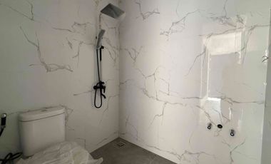 Rumah Classic Siap Huni Cinere Depok
3 Lantai + Rooftop  Termurah Start 2 Miliar