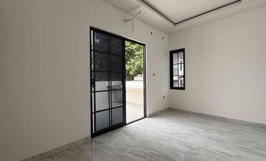 Rumah Classic Siap Huni Cinere Depok
3 Lantai + Rooftop  Termurah Start 2 Miliar