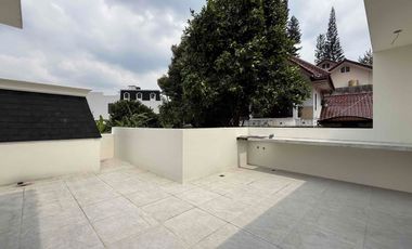 Rumah Classic Siap Huni Cinere Depok
3 Lantai + Rooftop  Termurah Start 2 Miliar