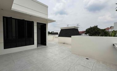 Rumah Classic Siap Huni Cinere Depok
3 Lantai + Rooftop  Termurah Start 2 Miliar
