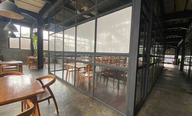 Dijual atau disewakan area komersial di Tebet bangunan, 2.5 lantai dengan rooftopnya, strategis, dekat ke perkantoran, perumahan, sekolah, kuliner
