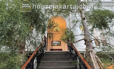 Luxury House for Sale in Kemang | Brand New, Private Pool & Lift . Fully Furnished