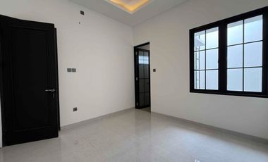 Rumah Mewah Classic Modern 2 Lantai  Siap Huni Selangkah ke Tol Brigif Cinere Depok