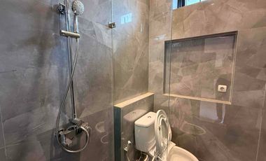 SIAPHUNI CLASSIC HOUSE, 3 LANTAI DENGAN 2 PILAR DI CILANDAK JAKARTA SELATAN