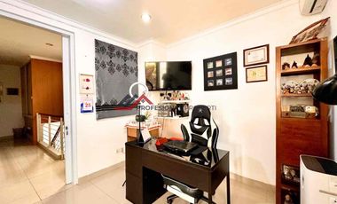 Rumah Modern Minimalis Dalam Town House Di Cilandak