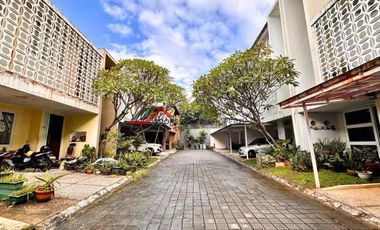 Rumah Modern Minimalis Dalam Town House Di Cilandak