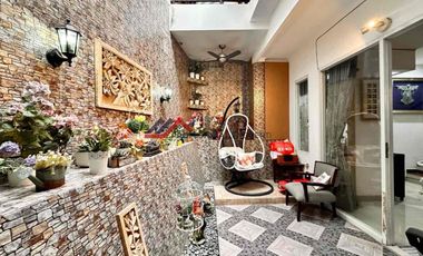 Rumah Modern Minimalis Dalam Town House Di Cilandak