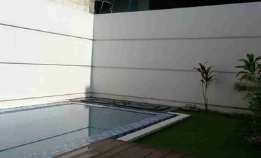 DIJUAL RUMAH OPER LENGKAP FURNISH DAN PRIVATE POOL DEKAT EXIT TOL SIDOARJO