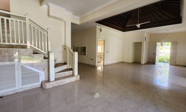 Dijual villa murah di komplek Putra hills nusa dua