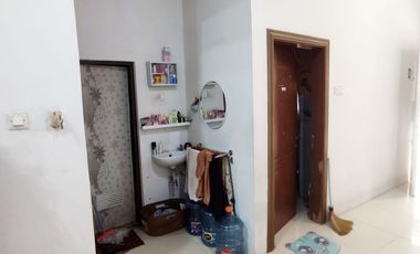 Dijual rumah kesayangan 2 lantai di perumahan pinus regency cluster garden villas di jalan utama soekarno hatta, samping progresif sport center,  Kota