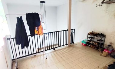 Dijual rumah kesayangan 2 lantai di perumahan pinus regency cluster garden villas di jalan utama soekarno hatta, samping progresif sport center,  Kota