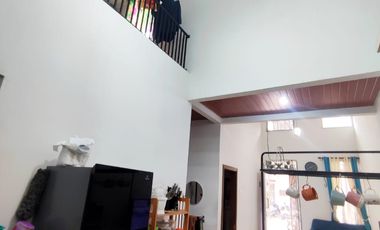 Dijual rumah kesayangan 2 lantai di perumahan pinus regency cluster garden villas di jalan utama soekarno hatta, samping progresif sport center,  Kota
