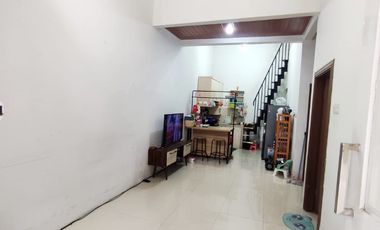 Dijual rumah kesayangan 2 lantai di perumahan pinus regency cluster garden villas di jalan utama soekarno hatta, samping progresif sport center,  Kota