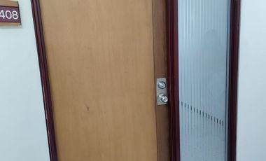 SE ARRIENDA OFICINA CUARTO PISO EDIFICIO CENTRO EMPRESARIAL SURAMERICANA