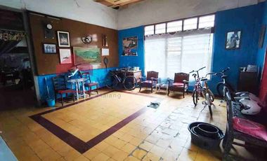 Rumah dg Halaman Luas (953m2) di jalan poros  Indramayu,cocok untuk usaha Kuliner, Resto, Kantor, Bsngkel ..