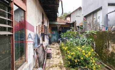 Rumah dg Halaman Luas (953m2) di jalan poros  Indramayu,cocok untuk usaha Kuliner, Resto, Kantor, Bsngkel ..