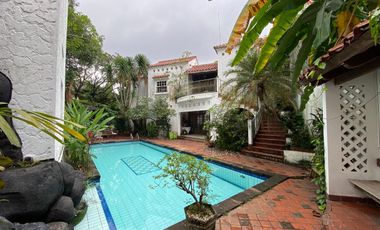 Dijual Rumah lokasi di Jl Emesde C. Kemang, Jakarta Selatan