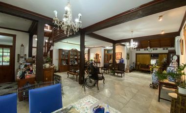 Dijual Rumah lokasi di Jl Emesde C. Kemang, Jakarta Selatan