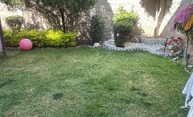 Hermosa casa en venta en Arcos del Sur, muy iluminada y amplio jardín