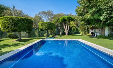 Casa en área común muy privadita en Colinas de Santa Fe