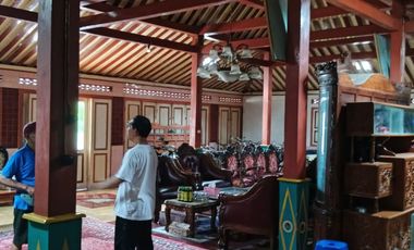 Dijual Rumah Mewah Klasik Interior Full Jati di Gemolong Sragen