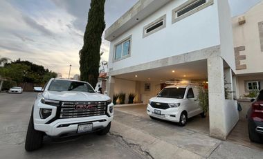 Casa con 3 recamaras y c/u con baño