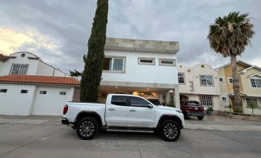 Casa con 3 recamaras y c/u con baño