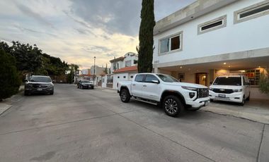 Casa con 3 recamaras y c/u con baño