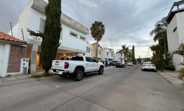 Casa con 3 recamaras y c/u con baño