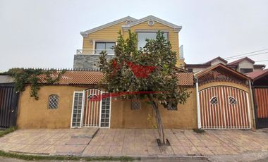 Espectacular Casa de Dos Pisos con 4 Dormitorios, 3 Baños, Villa Los Cantaros, Comuna de Quilicura.