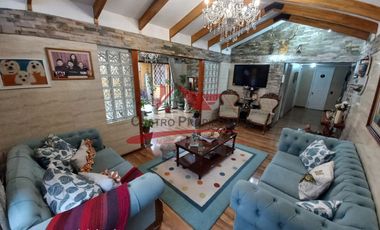 Espectacular Casa de Dos Pisos con 4 Dormitorios, 3 Baños, Villa Los Cantaros, Comuna de Quilicura.