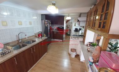 Espectacular Casa de Dos Pisos con 4 Dormitorios, 3 Baños, Villa Los Cantaros, Comuna de Quilicura.