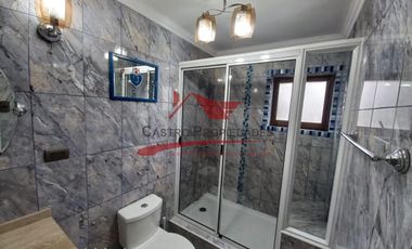 Espectacular Casa de Dos Pisos con 4 Dormitorios, 3 Baños, Villa Los Cantaros, Comuna de Quilicura.