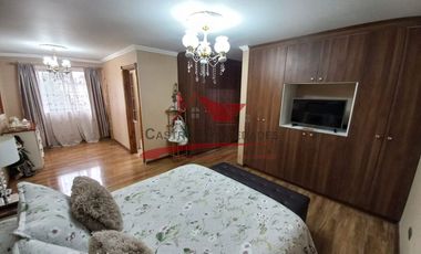 Espectacular Casa de Dos Pisos con 4 Dormitorios, 3 Baños, Villa Los Cantaros, Comuna de Quilicura.