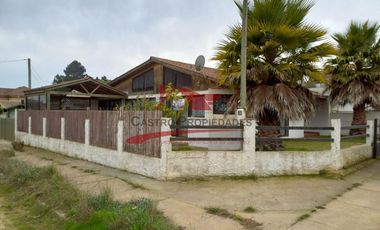 Hermosa Casa de Esquina con 3 Dormitorios, 1 Baño, Comuna de Algarrobo, V Region