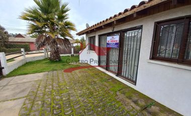 Hermosa Casa de Esquina con 3 Dormitorios, 1 Baño, Comuna de Algarrobo, V Region