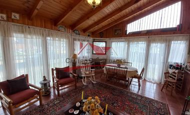 Hermosa Casa de Esquina con 3 Dormitorios, 1 Baño, Comuna de Algarrobo, V Region