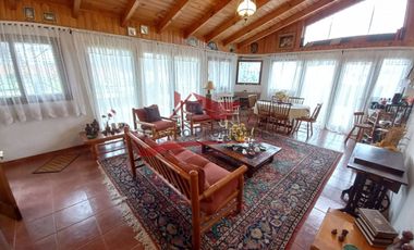 Hermosa Casa de Esquina con 3 Dormitorios, 1 Baño, Comuna de Algarrobo, V Region