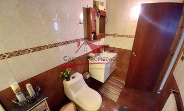 Hermosa Casa de Esquina con 3 Dormitorios, 1 Baño, Comuna de Algarrobo, V Region