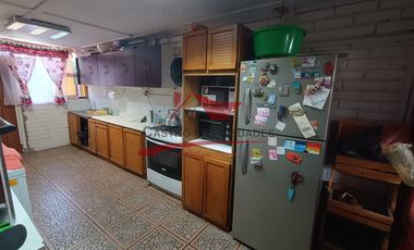 Hermosa Casa de Dos Pisos, 3 Dormitorios, 2 Baños, Villa Los Viñedos, Comuna de Quilicura.