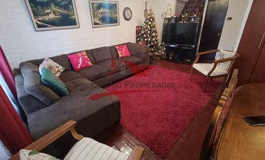 Hermosa Casa de Dos Pisos, 3 Dormitorios, 2 Baños, Villa Los Viñedos, Comuna de Quilicura.