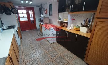 Hermosa Casa de Dos Pisos, 3 Dormitorios, 2 Baños, Villa Los Viñedos, Comuna de Quilicura.