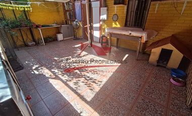 Hermosa Casa de Dos Pisos, 3 Dormitorios, 2 Baños, Villa Los Viñedos, Comuna de Quilicura.