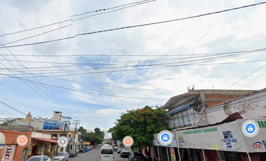 CASA DE REMATE BANCARIO MUY POR DEBAJO DE SU PRECIO COMERCIAL HASTA UN  70% DE DESCUENTO, CON LOCAL COMERCIAL EN CUERNAVACA MORELOS.