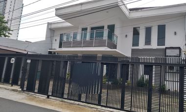 Di sewa rumah di kawasan Cipete dekat ke Antasari