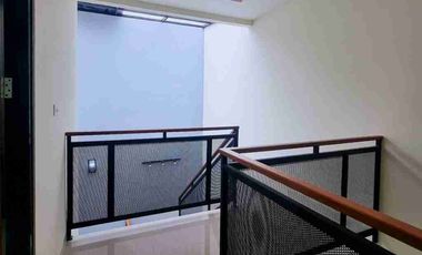 rumah bagus minimalis moderen di kencana loka BSD