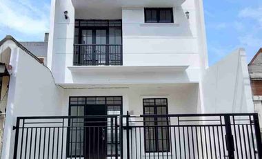 rumah bagus 2 lantai di kencana loka bsd