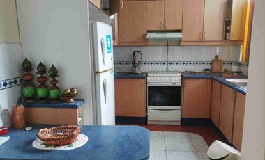 EN VENTA $ 68.000  HERMOSO DEPARTAMENTO 105 MTRS. A POCOS METROS DE LA PLAYA HERMOSA VISTA AL MAR.