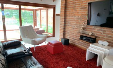 ELEGANTE CASA EN VENTA URBANIZACION JACARANDA