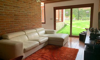 ELEGANTE CASA EN VENTA URBANIZACION JACARANDA